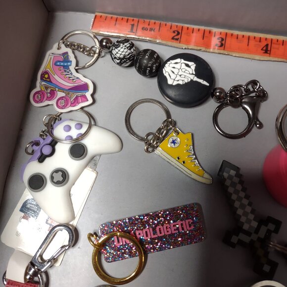 Lot Of 10 Keychains - Picture 3 of 7
